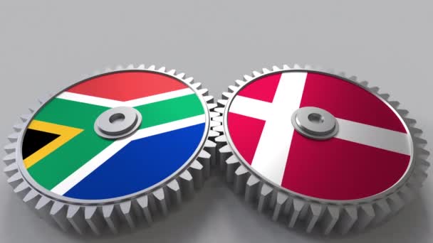 Drapeaux de l'Afrique du Sud et du Danemark sur les engrenages. Coopération internationale animation conceptuelle — Video