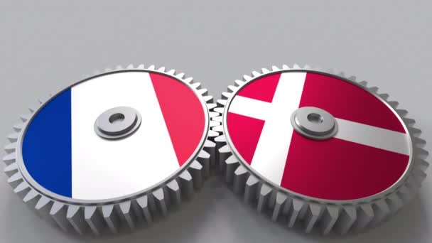 Flaggor av Frankrike och Danmark på Meshning gears. Internationellt samarbete konceptuella animation — Stockvideo