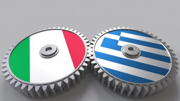 意大利和希腊在啮合齿轮上的旗帜。国际合作概念动画 — 图库视频影像