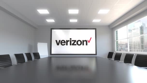 Verizon Communications λογότυπο στην οθόνη σε μια αίθουσα συσκέψεων. Συντακτική 3d animation — Αρχείο Βίντεο