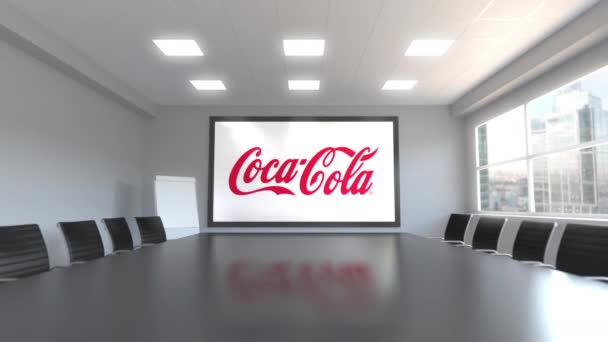 Logotipo de Coca-Cola en la pantalla de una sala de reuniones. Animación Editorial 3D — Vídeo de stock