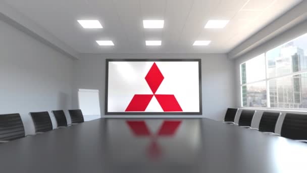 Mitsubishi logo op het scherm in een vergaderruimte. Redactionele 3d animatie — Stockvideo