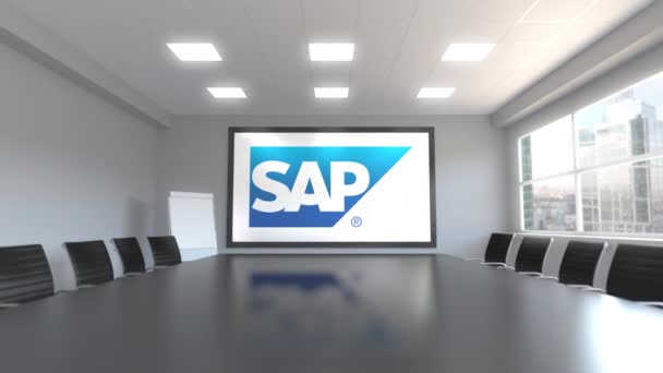 会議室でスクリーンの sap Se ロゴ。3 d アニメーションの編集 — ストック動画