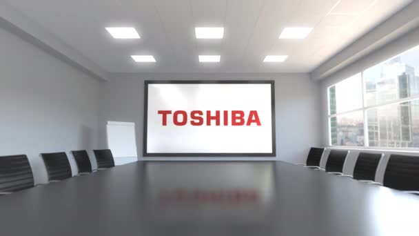 Toshiba Corporation logo na obrazovce v zasedací místnosti. Redakční 3d animace — Stock video
