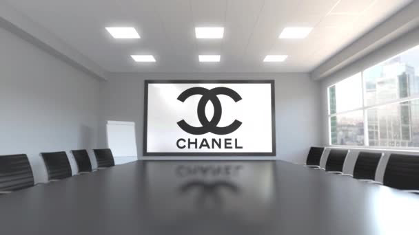 Logotipo Chanel na tela em uma sala de reuniões. Animação 3D editorial — Vídeo de Stock