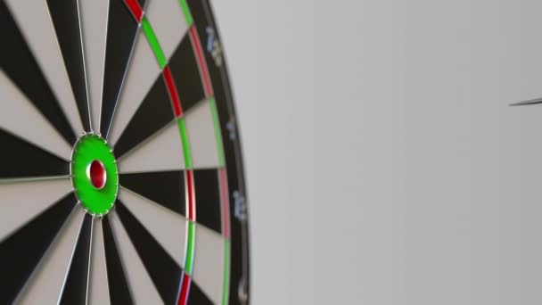 Dart featuring flag of the European Union EU hits bullseye of the target. Sports or political success related conceptual animation — Stock Video