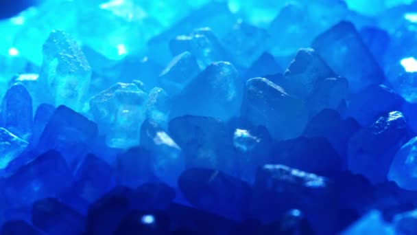 Blauwe minerale close-up shot — Stockvideo