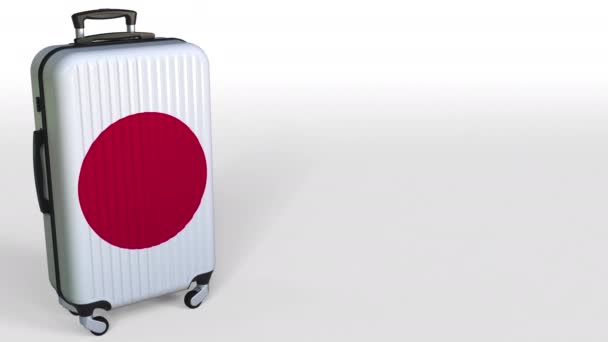 Maleta de viaje con bandera de Japón. Animación conceptual del turismo japonés, espacio en blanco para la leyenda — Vídeo de stock