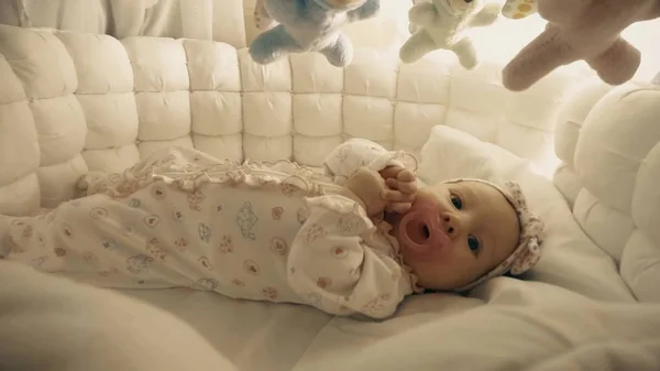 Baby about to sleep in the cradle — Stock Photo, Image