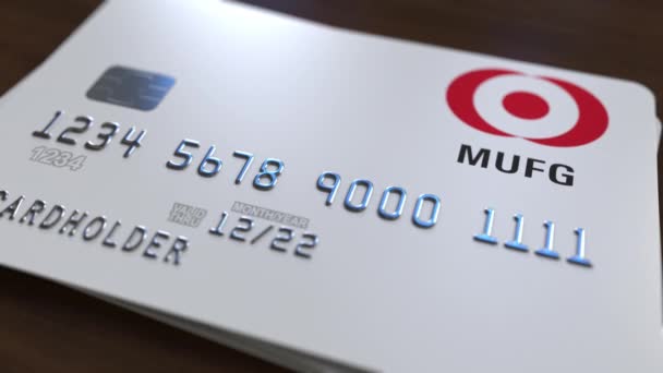 Plástico cartão bancário com logotipo da Mitsubishi UFJ. Editorial conceitual animação 3D — Vídeo de Stock