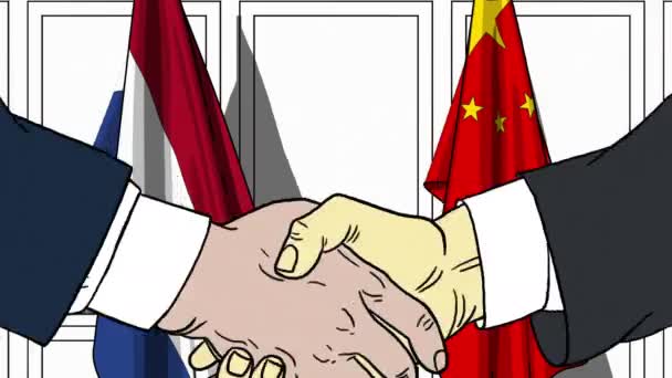 Empresarios o políticos estrechando las manos contra las banderas de los Países Bajos y China. Animación de dibujos animados relacionados con reuniones o cooperación — Vídeos de Stock