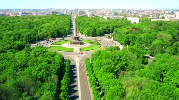 A légi felvétel a híres berlini Victory Column és távoli városkép, Németország — Stock videók