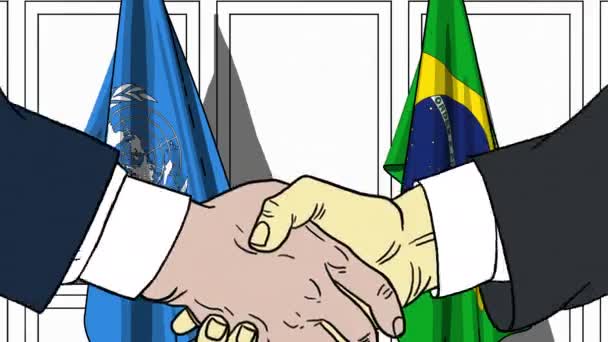 Підприємці або політиків потиснути один одному руки проти прапори ООН і Бразилії. Офіційна зустріч або співпраці пов'язані з редакційних анімації — стокове відео