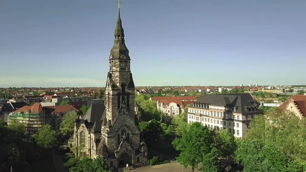 Luftaufnahme historischer Gebäude in leipzig einschließlich der michaeliskirche zentrum-nord kirche, deutschland — Stockfoto