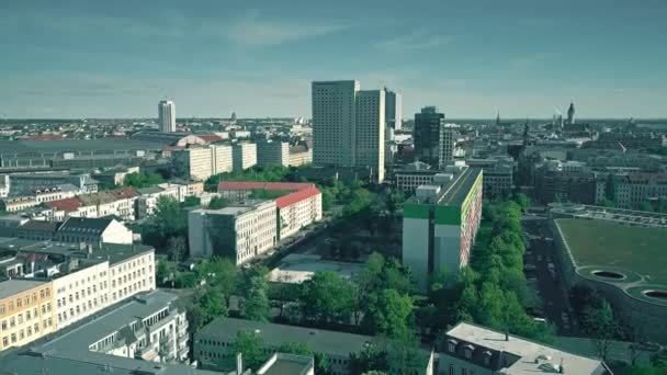 Leipzig, Tyskland - 1 maj 2018. Flygfoto över staden — Stockvideo