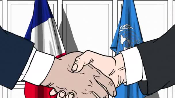 Geschäftsleute oder Politiker schütteln Hände gegen Fahnen von Frankreich und vereinten Nationen. offizielles Treffen oder kooperationsbezogene redaktionelle Animation — Stockvideo