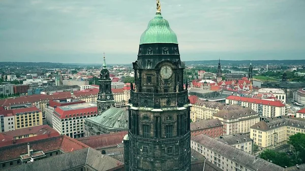 Flygfoto över Dresden City Hall clock tower och stadsbilden, Tyskland — Stockfoto