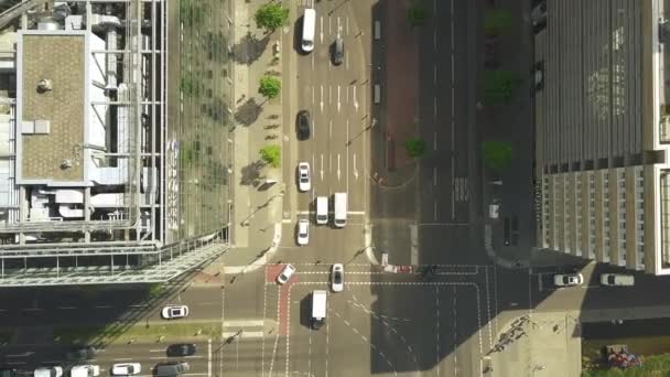 BERLIN, ALLEMAGNE - 30 AVRIL 2018. Vue aérienne du haut vers le bas de Potsdamer Strasse et Boulevard der Stars — Video