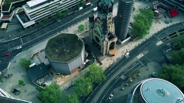 베를린, 독일-2018 년 4 월 30 일입니다. 제 2 차 세계 대전의 카이 저 빌헬름 기념 교회 파 멸의 항공 보기 — 비디오
