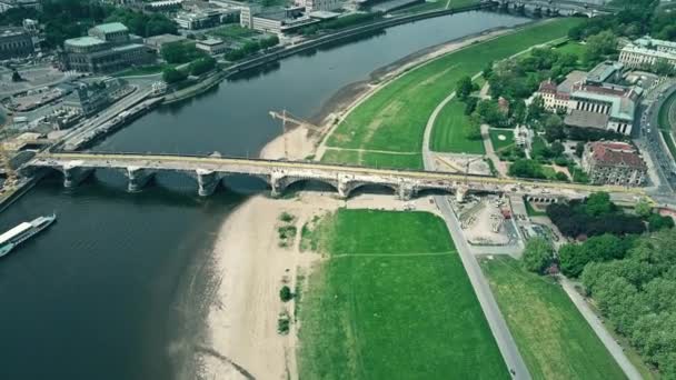 Vue aérienne des travaux de rénovation du pont à Dresde, Allemagne — Video