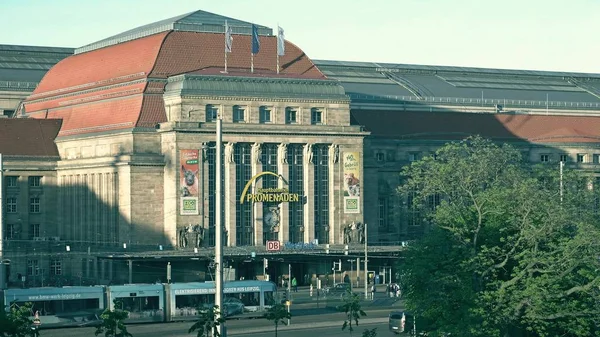 LEIPZIG, ALEMANIA - 1 DE MAYO DE 2018. Centro comercial Promenaden Hauptbahnhof o estación central de tren —  Fotos de Stock