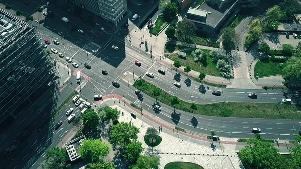德国柏林-2018年4月30日。城市道路交通的鸟瞰图 — 图库照片