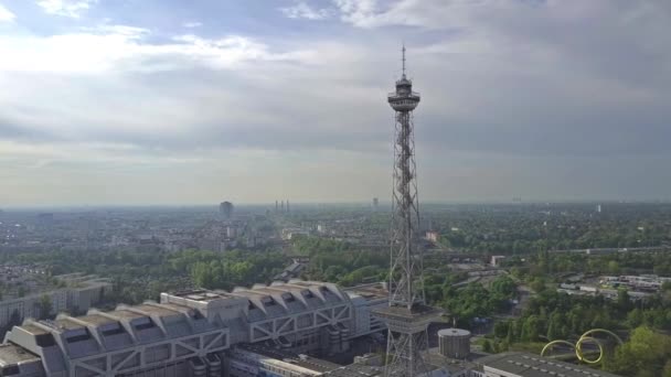 Berlin, Almanya - 30 Nisan 2018. Radyo kulesi havadan görünümü — Stok video