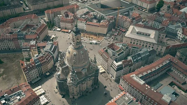 ドレスデン、ドイツで有名な Frauenkirshe や、聖母教会、ノイマルクト広場の空撮 — ストック写真