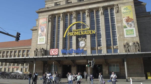 ライプツィヒ, ドイツ - 2018 年 5 月 1 日。新装中央駅や中央鉄道駅ショッピング モール — ストック写真
