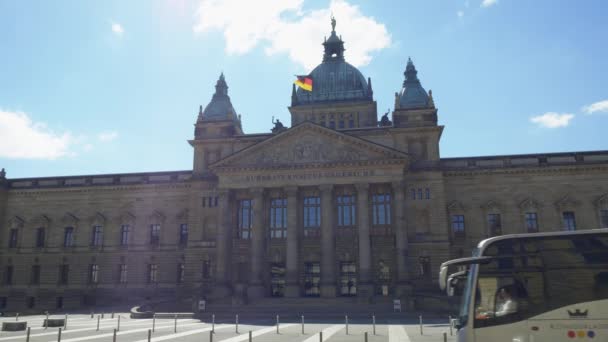 LEIPZIG, ALEMANIA - 1 DE MAYO DE 2018. Bundesverwaltungsgericht o edificio del Tribunal Administrativo Federal — Vídeos de Stock