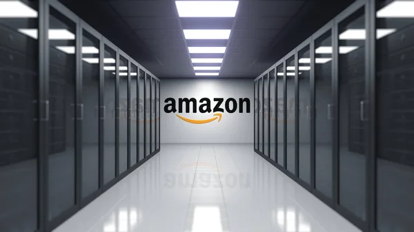 Logotipo de Amazon.com en la pared de la sala de servidores. Representación Editorial 3D — Foto de Stock