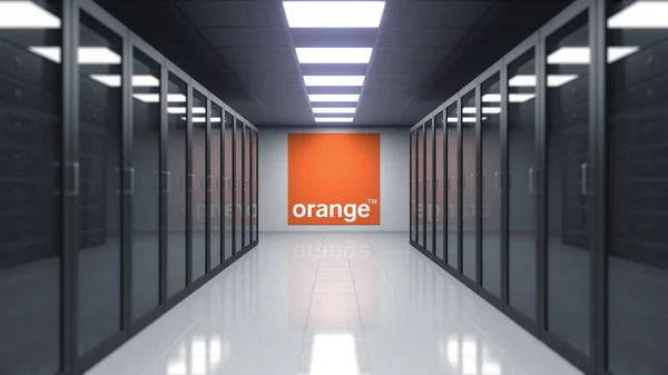 Orangefarbenes Logo an der Wand des Serverraums. redaktionelles 3D-Rendering — Stockfoto