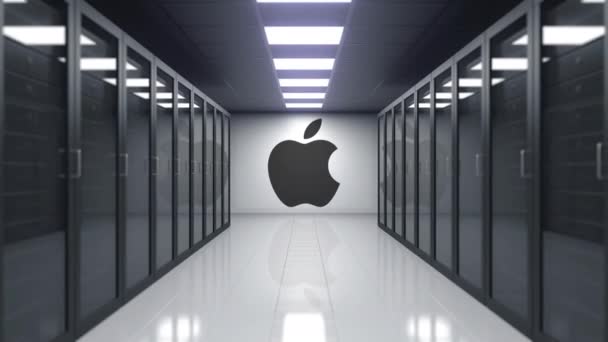 Apple inkl. Logo an der Wand des Serverraums. redaktionelle 3D-Animation — Stockvideo