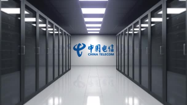 China Telecom Logo an der Wand des Serverraums. redaktionelle 3D-Animation — Stockvideo