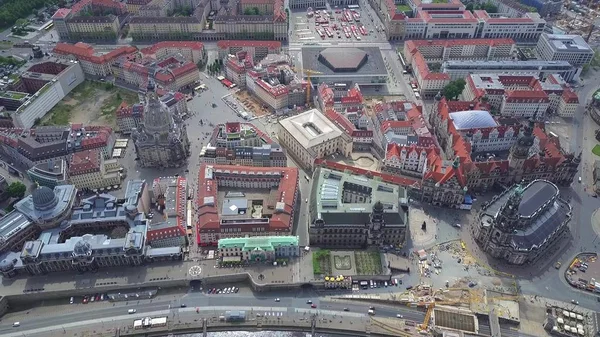 Letecký pohled na v historických budovách v centru Drážďan, Německo — Stock fotografie