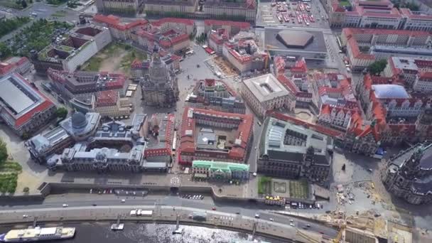 Widok z lotu ptaka w zabytkowych budynkach w centrum Dresden, Niemcy — Wideo stockowe