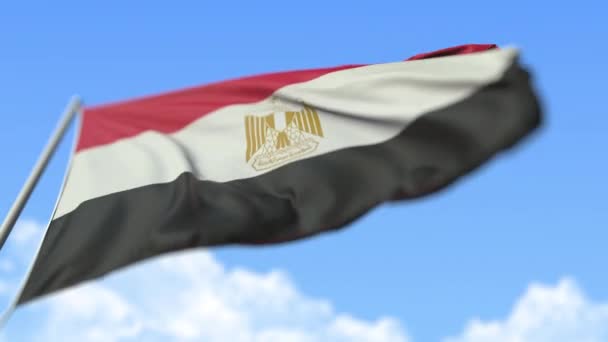 Ondeando la bandera nacional de Egipto, vista de bajo ángulo. Animación Loopable realista en cámara lenta 3D — Vídeos de Stock