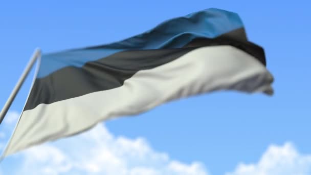 Wuivende nationale vlag van Estland, lage hoek uitzicht. Loopbare realistische slow motion 3d animatie — Stockvideo