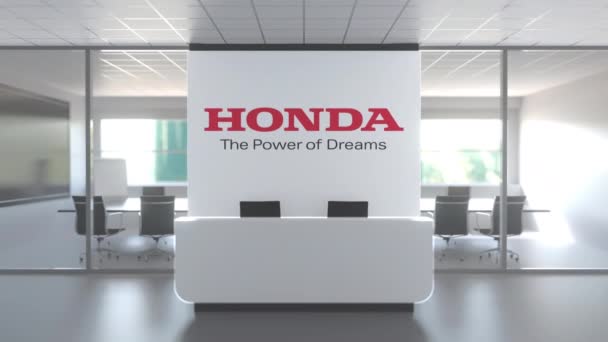 Honda logo boven receptie in het moderne kantoor, redactionele conceptuele 3D-animatie — Stockvideo