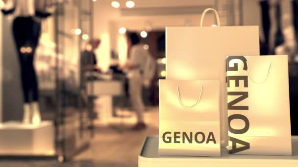 Einkaufstüten mit Genua-Schriftzug vor verschwommenem Laden. italienischer Shopping-Clip — Stockvideo