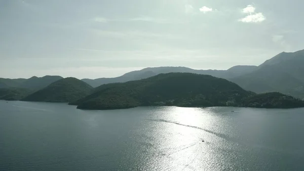 Вид с воздуха на горные острова Ионического моря, Западная Греция — стоковое фото