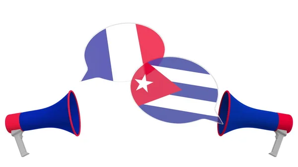 Drapeaux de Cuba et de France sur des bulles de discours avec haut-parleurs. Dialogue interculturel ou pourparlers internationaux liés au rendu 3D — Photo