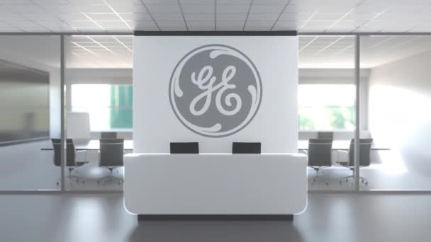 Modern ofisin duvarında General Electric 'in logosu, editörel kavramsal 3D animasyon — Stok video