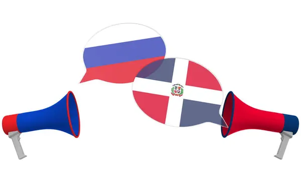 Bandiere della Repubblica Dominicana e della Russia su palloncini di discorso da megafoni. Dialogo interculturale o colloqui internazionali relativi al rendering 3D — Foto Stock