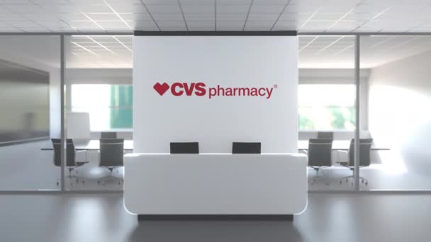 Логотип Cvs Pharmacy вище приймального столу в сучасному офісі, редакційна концептуальна 3D анімація — стокове відео