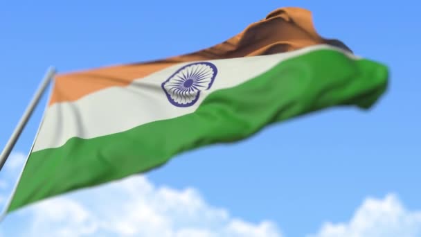 Powiewająca flaga Indii, widok z niskiego kąta. Pętla realistyczny powolny ruch animacja 3d — Wideo stockowe