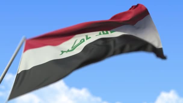Das Schwenken der irakischen Nationalflagge, Blick aus dem niedrigen Winkel. loopable realistische 3D-Animation in Zeitlupe — Stockvideo