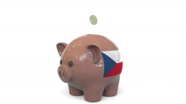Vkládání peněz do prasečí banky s vlajkou České republiky. Daňový systém nebo koncepční 3D animace související s úsporami — Stock video
