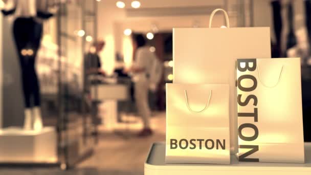 Torby na zakupy z tekstem z Bostonu przeciwko zamazanemu sklepowi. Amerykański klip na zakupy — Wideo stockowe