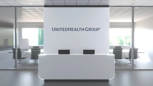 A Unitedhealth Group logója a modern irodai falon, szerkesztői koncepció 3d renderelés — Stock Fotó